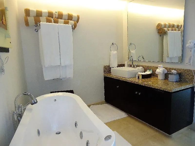 Tu Mirada Al Mar Beachfront Tower & Spa Cancún