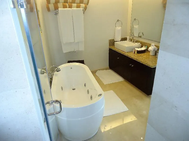 Tu Mirada Al Mar Beachfront Tower & Spa Cancun Apartment