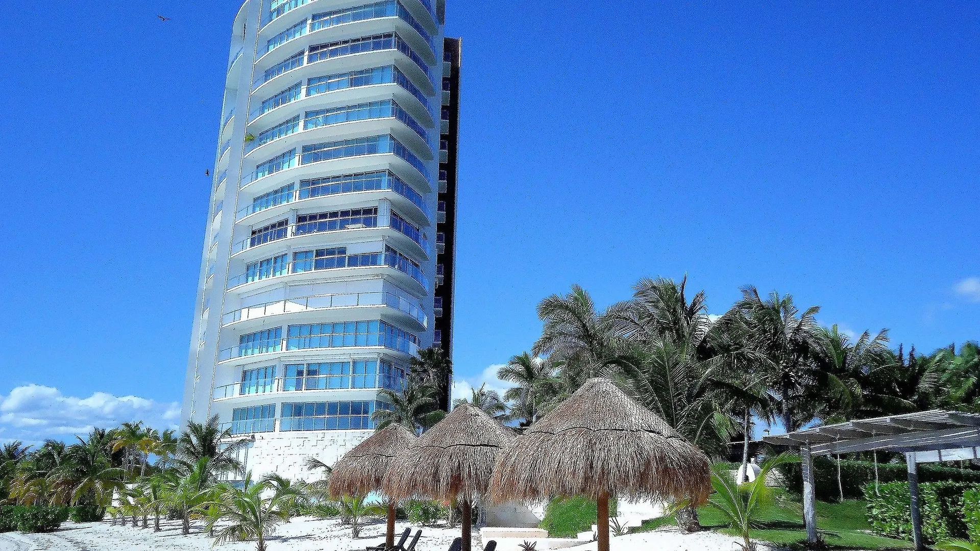 Tu Mirada Al Mar Beachfront Tower & Spa Канкун